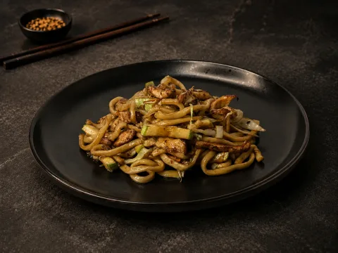 Удон с курицей в соусе терияки