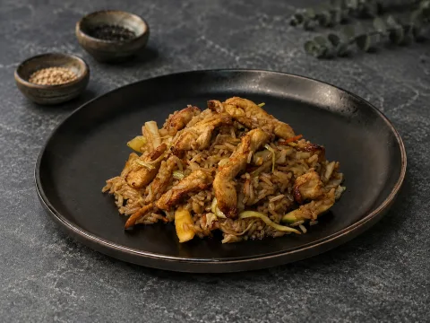 Рис с курицей и овощами в соусе терияки