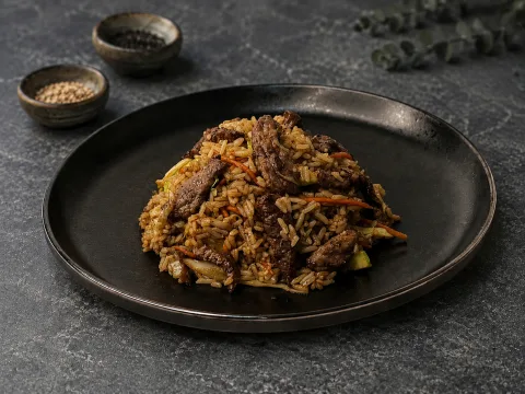 Рис с говядиной и овощами в перечном соусе